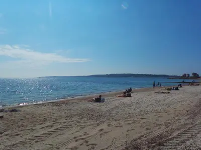 a group of people on a beach near the water at LA PRESQU'ILE T2 PALM BEACH MOURE ROUGE in Cannes