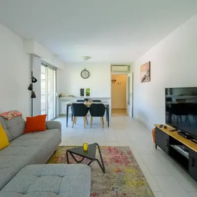 Lovely cosy nest close to the centre of Cannes