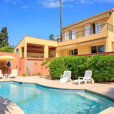 Villa Cynthia - Piscine - Plage (à 50m) - Palais Congrès - Calme absolu