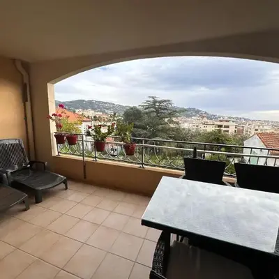 2 bedroom apartment with a pool in the heart of Cannes easy walk to the main beach on La Croisette - 2191
