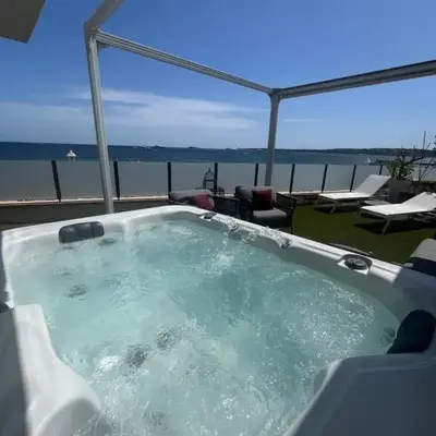 Villa Marsa - Cannes - on beach