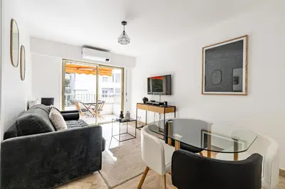 a living room with a couch and a glass table at CANNES 2 P avec terrasse PROCHE Hôtel Martinez in Cannes