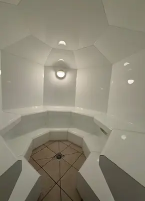 a white room with a ceiling with a light at Appartement vue & front de mer, piscines, 55M2 2Pièces in Cannes