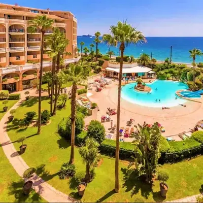 Beachfront 4 - 6 people 2 swimming pool