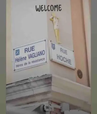 a sign for the rue heinemann and arue hector waemia at Beautiful 2-room apartment on the Croisette in Cannes in Cannes