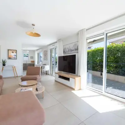 3-Br Rooftop with Jacuzzi & Parking Cannes
