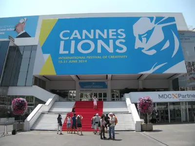 a group of people standing in front of a building at Charlie Chaplin 2 pièces 3 étoiles calme plein centre de Cannes, 5mn des plages et Palais in Cannes