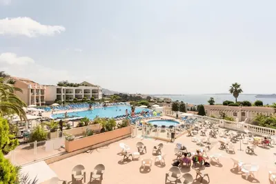 an image of the pool at the resort at Résidence Cannes Villa Francia - maeva Home - Appartement 2 pièces 6 personnes avec très belle vue mer - Prestige - super Home MAE-6260 in Cannes
