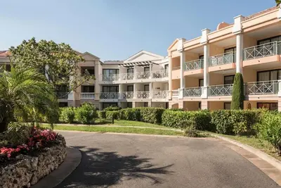 an apartment building with a driveway in front of it at Résidence Cannes Villa Francia - maeva Home - Appartement 2 pièces 6 personnes - Sélection MAE-2534 in Cannes