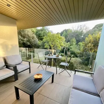 Oxford 1-bedroom apartment in a new building with pool and parking