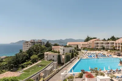 a view of a resort with a swimming pool at Résidence Cannes Villa Francia - maeva Home - Appartement 3 pièces 7 personnes - Sélection MAE-0244 in Cannes
