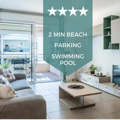 1-Br apartment in Palm Beach swimming pool